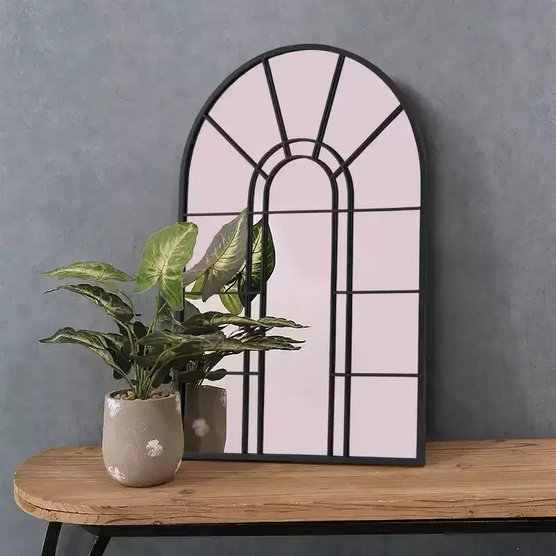 Miroir mural à cadre métallique arqué
