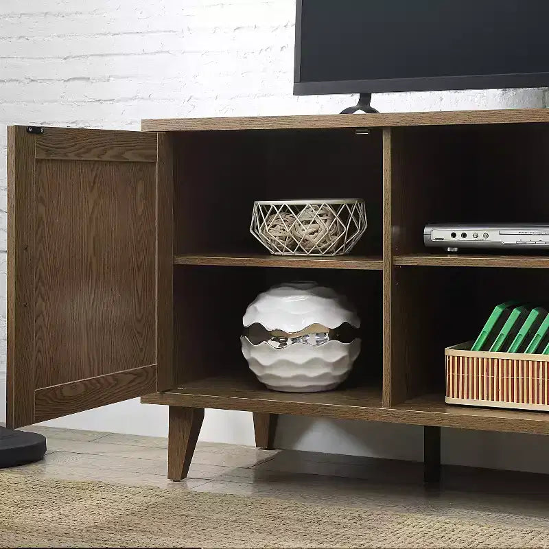 Mueble de TV de 60 pulgadas con dos puertas y organizador de cables – Nogal, para televisores de hasta 65"
