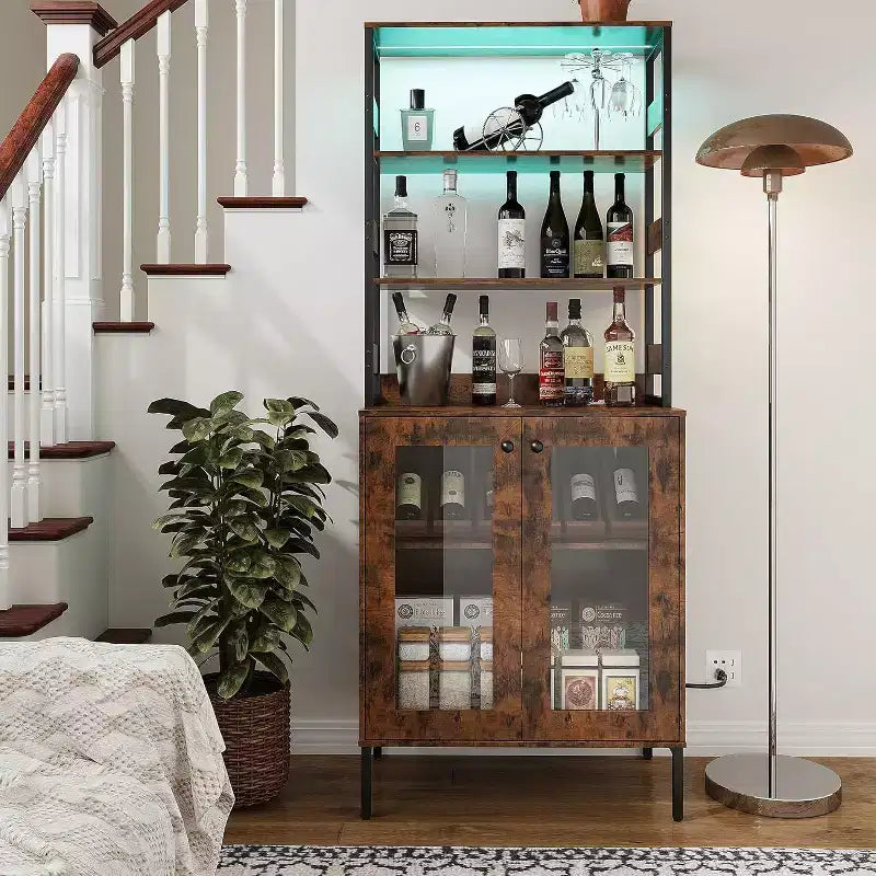 Armario de despensa de cocina alto de 67 pulgadas con luces LED y tomas de corriente, botellero y mueble de almacenamiento industrial independiente para comedor, sala de estar