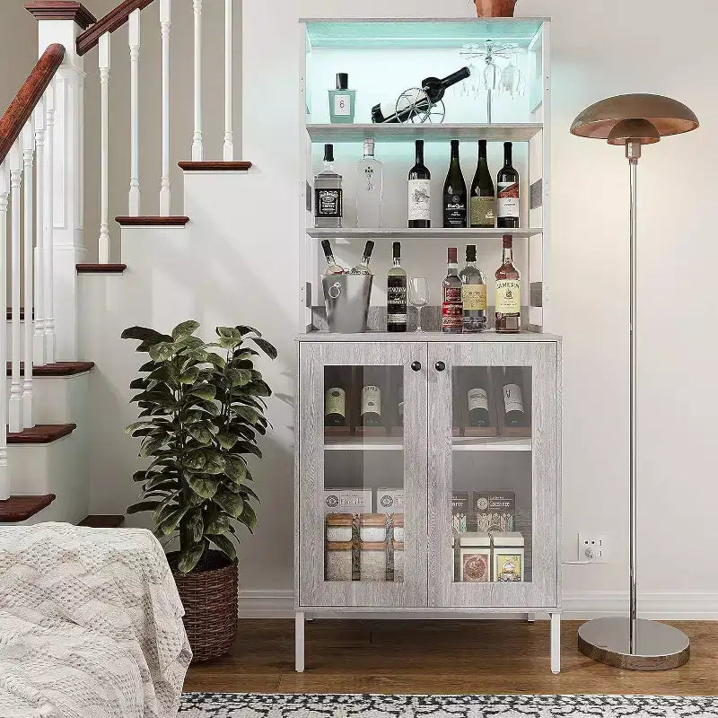 Armario de despensa de cocina alto de 67 pulgadas con luces LED y tomas de corriente, botellero y mueble de almacenamiento industrial independiente para comedor, sala de estar