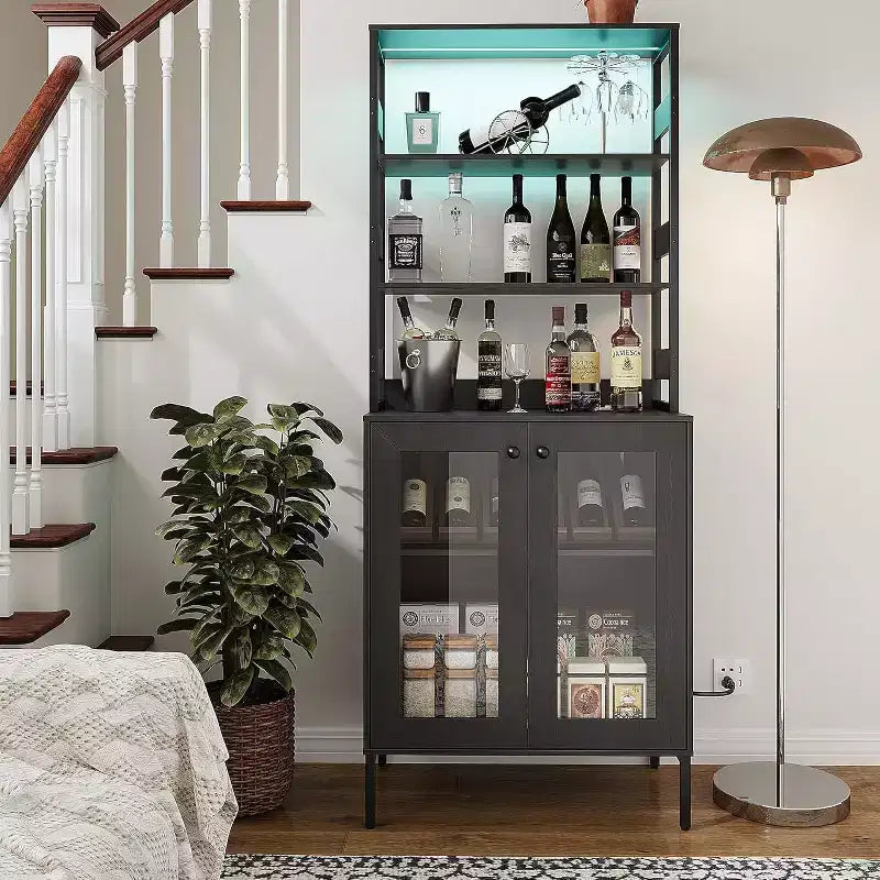 Armario de despensa de cocina alto de 67 pulgadas con luces LED y tomas de corriente, botellero y mueble de almacenamiento industrial independiente para comedor, sala de estar
